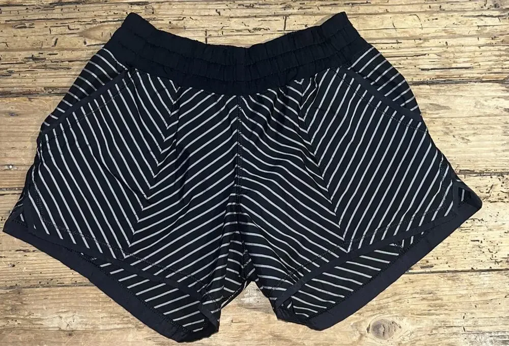 Lululemon Womens Size 4 Parallel Stripe Swift BlkWht Shake & Break Short Stretch